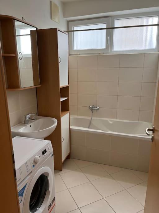 Apartment Hurka - 15 Min Do Centra, Garaz Prag Dış mekan fotoğraf