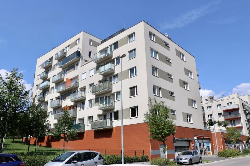 Apartment Hurka - 15 Min Do Centra, Garaz Prag Dış mekan fotoğraf