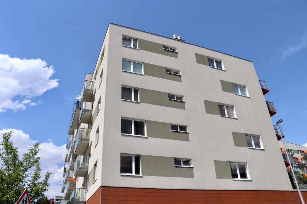 Apartment Hurka - 15 Min Do Centra, Garaz Prag Dış mekan fotoğraf